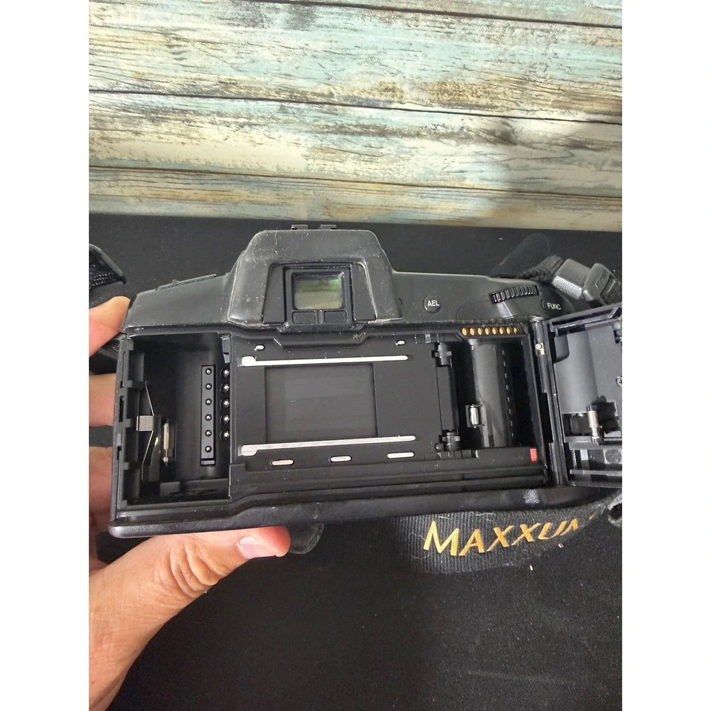 Minolta Maxxum 7xi 35mm SLR Film Camera 80-200mm Lens Black Good AF Zoom